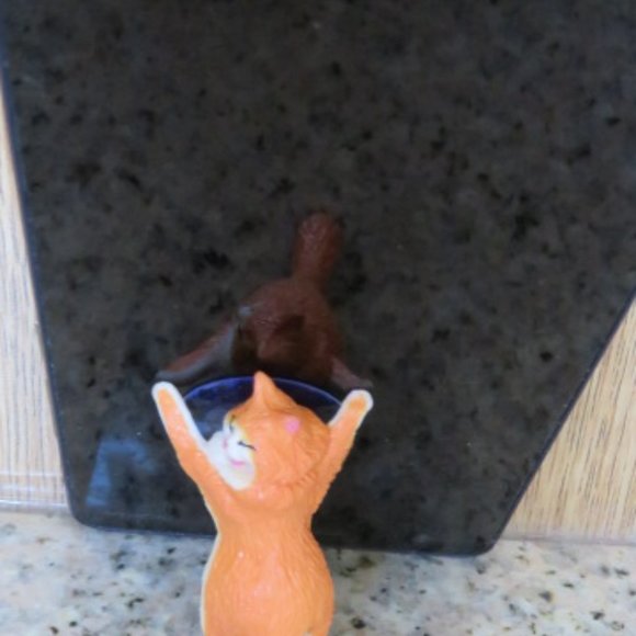 "Host Pick" CAT Cell Phone Stand Orange (F12) - Picture 4 of 4